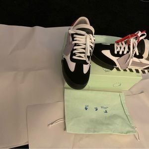 Off white “ floating arrow “ sneakers size 11